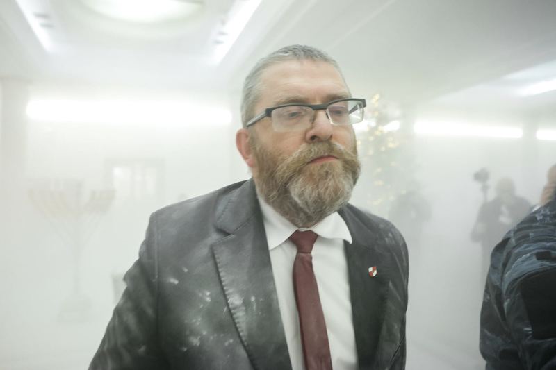 Antymedialna strategia Grzegorza Brauna